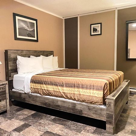The George Dawson Inn & Conference Centre Dawson Creek Eksteriør billede