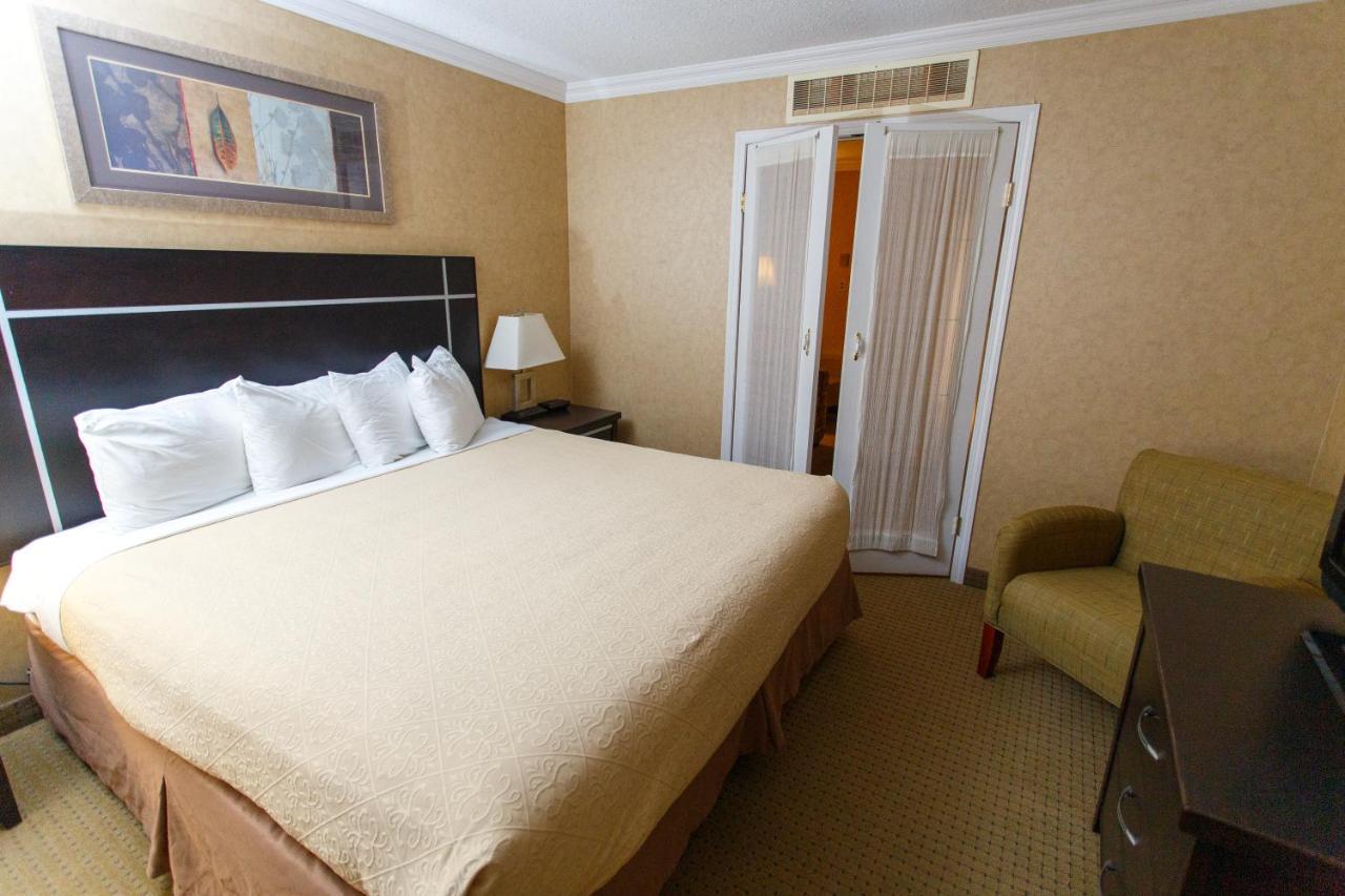 The George Dawson Inn & Conference Centre Dawson Creek Eksteriør billede