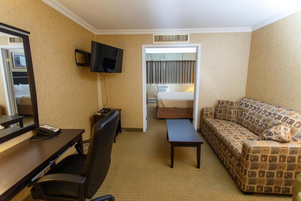 The George Dawson Inn & Conference Centre Dawson Creek Eksteriør billede