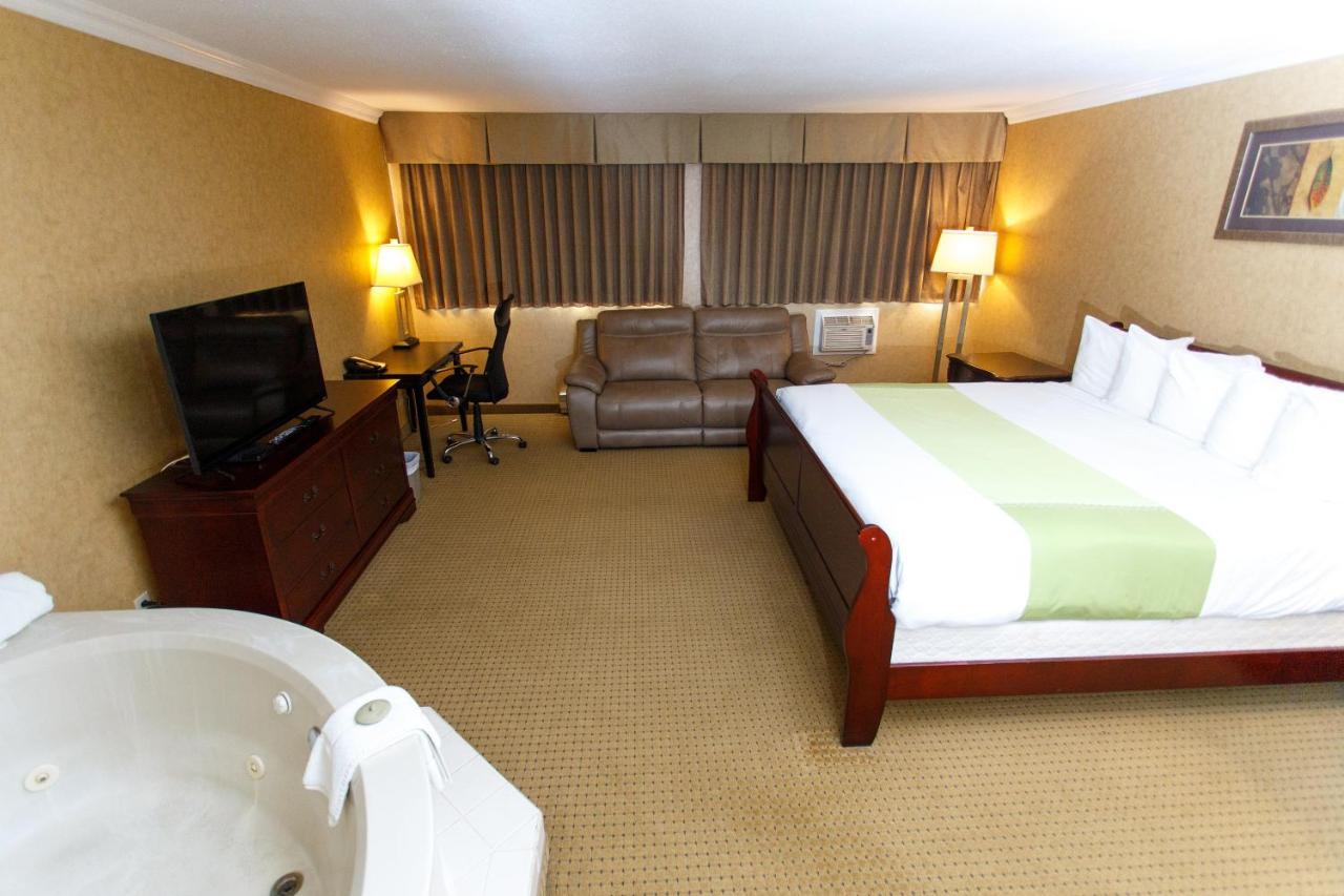 The George Dawson Inn & Conference Centre Dawson Creek Eksteriør billede