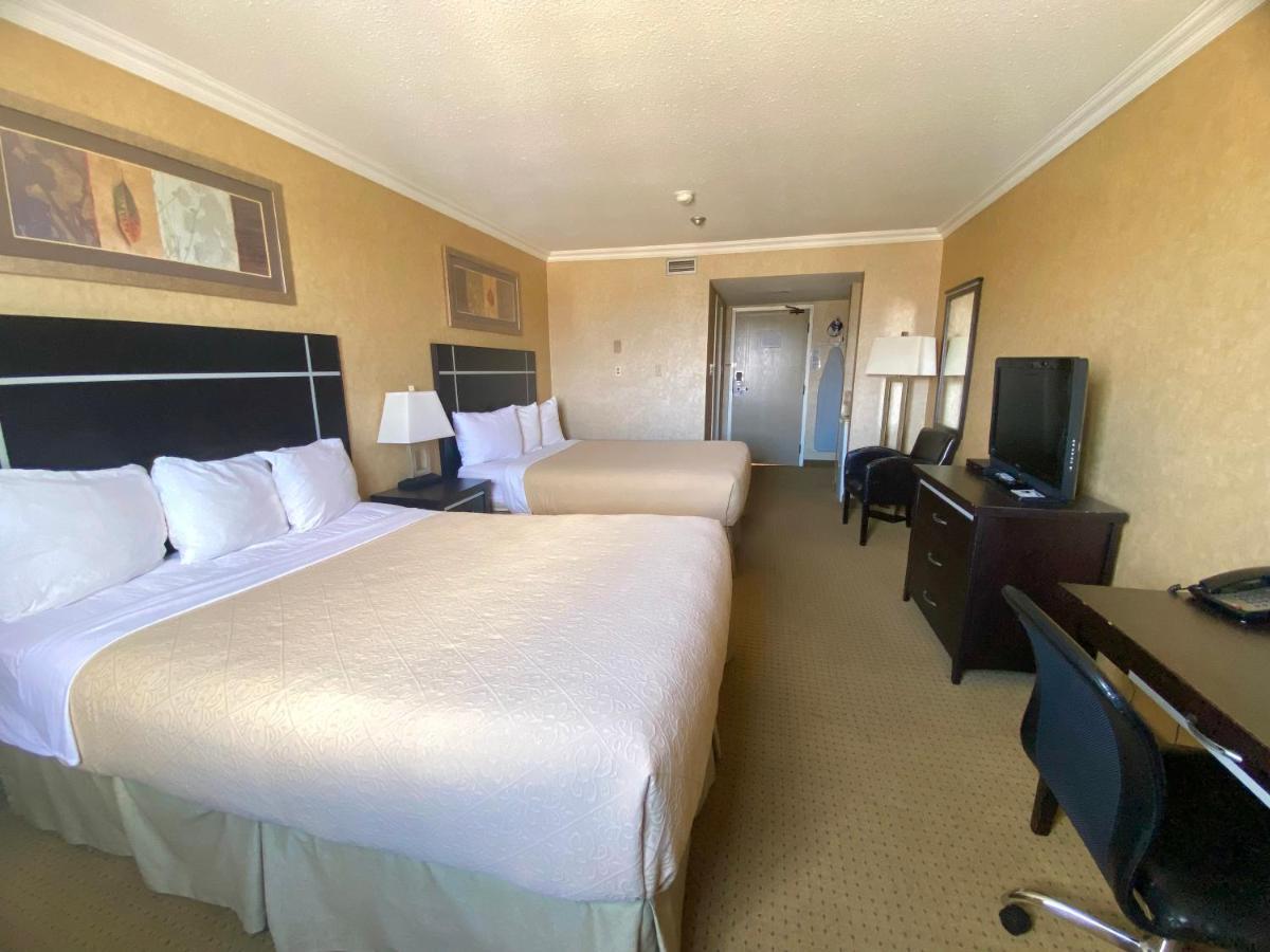 The George Dawson Inn & Conference Centre Dawson Creek Eksteriør billede