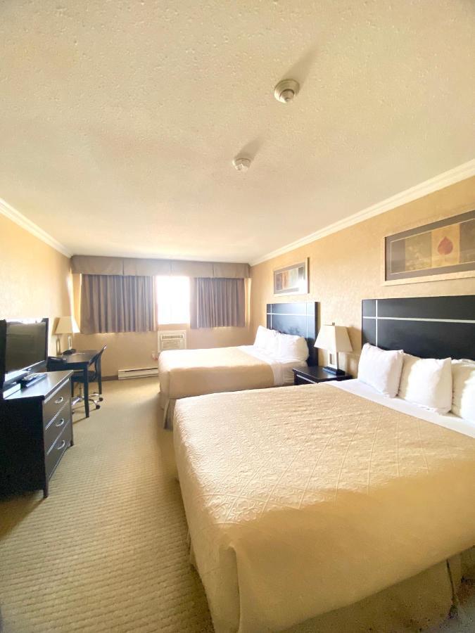 The George Dawson Inn & Conference Centre Dawson Creek Eksteriør billede