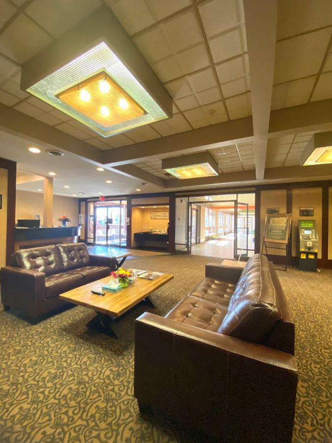 The George Dawson Inn & Conference Centre Dawson Creek Eksteriør billede